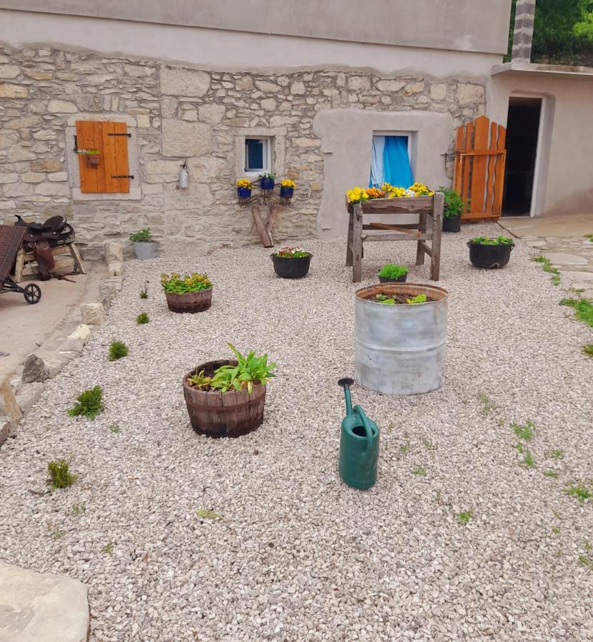 Apartamento Kuca Za Odmor Lana Kršan Exterior foto